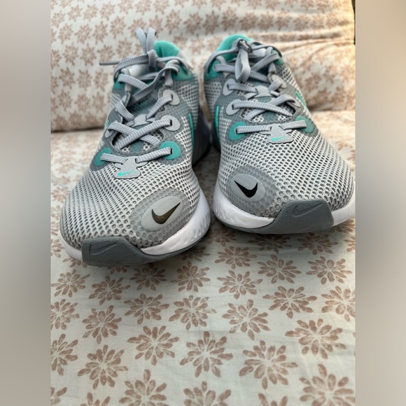 Nike Renew Run CK6360-007 Grey Turquoise White
Women's Running Shoes - Picture 2 of 9